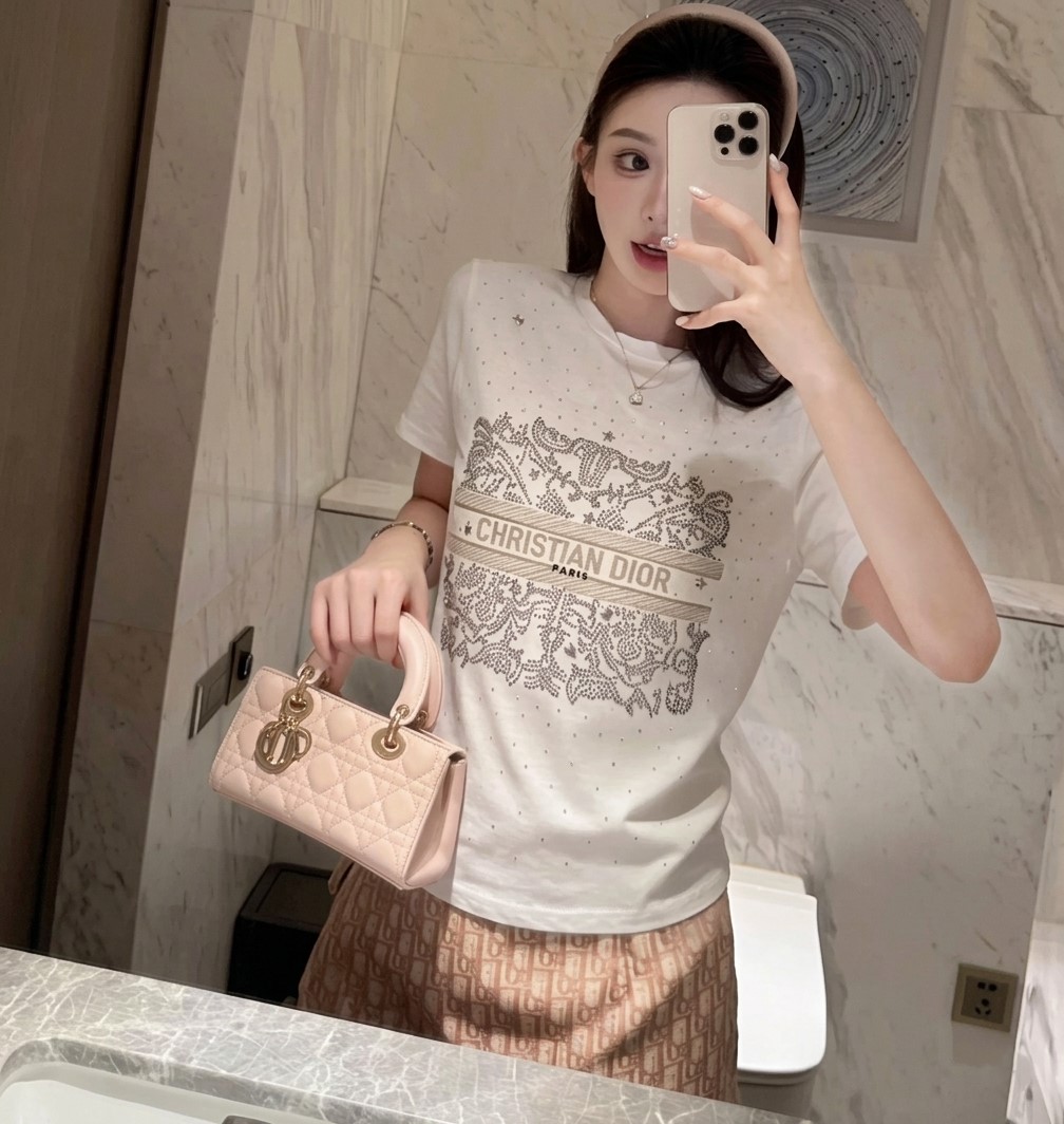 Áo thun nữ tay ngắn cổ tròn họa tiết hãng Dior 2