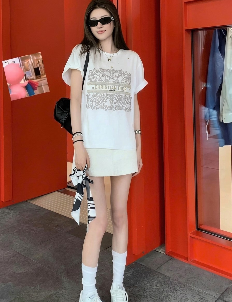 Áo thun nữ tay ngắn cổ tròn họa tiết hãng Dior 4