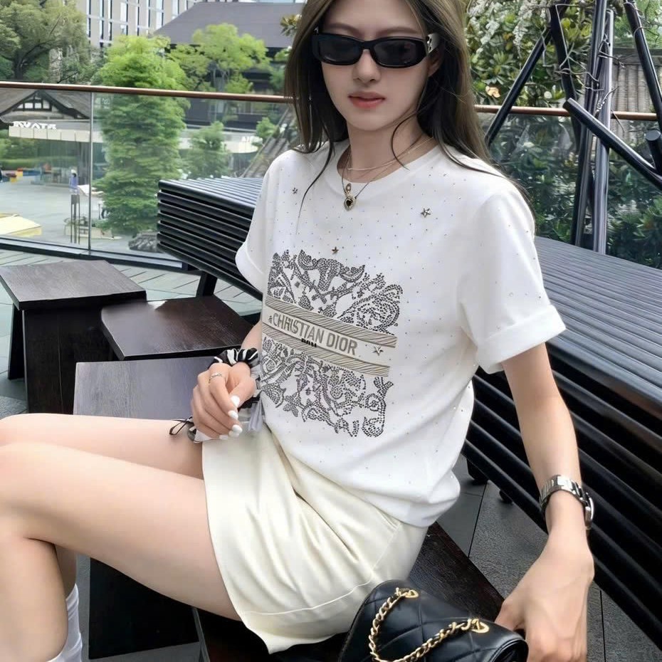 Áo thun nữ tay ngắn cổ tròn họa tiết hãng Dior 3