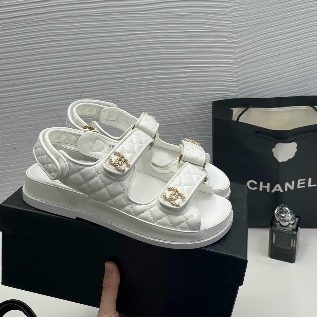 GIÀY SANDAL NỮ CHANEL WHITE QUILTED LAMBSKIN DAD SANDALS 2