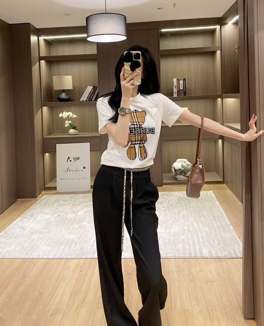 Set áo thun in gấu teddy quần dài Burberry 2