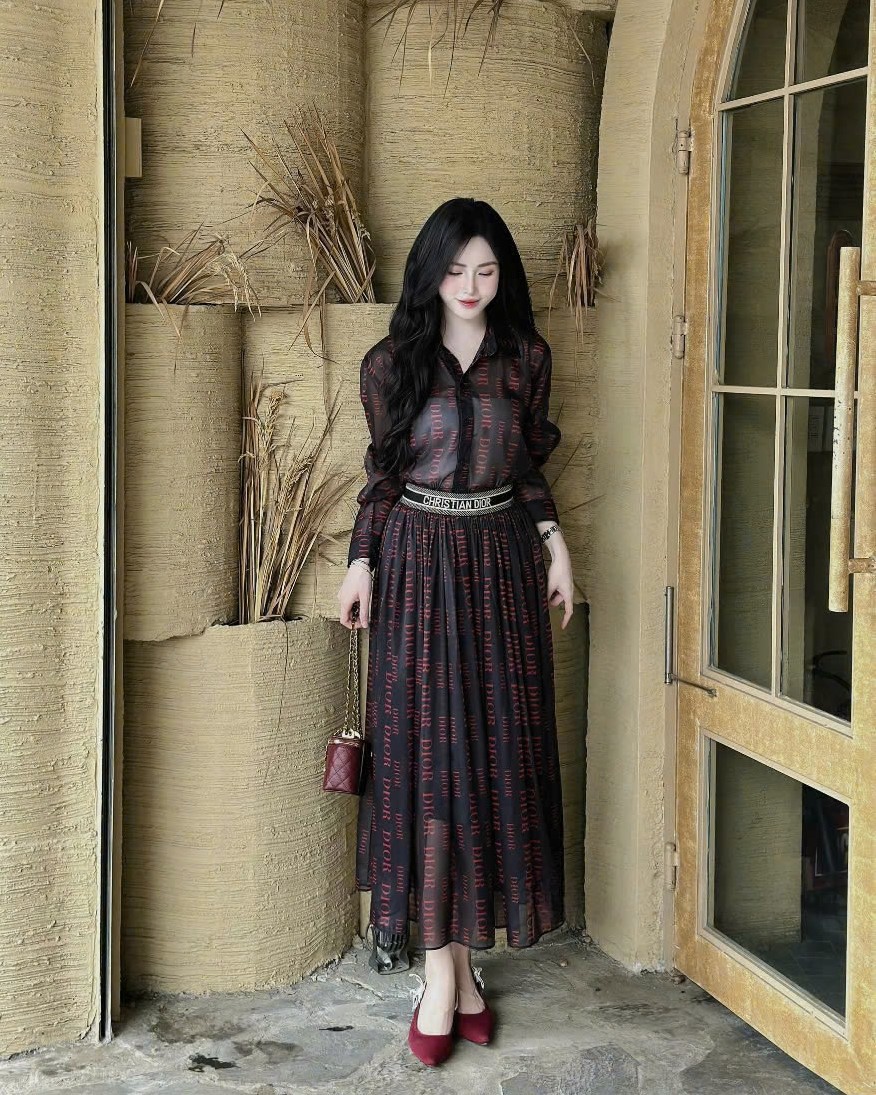 Set áo sơ mi váy dáng dài lưng thun Dior 1