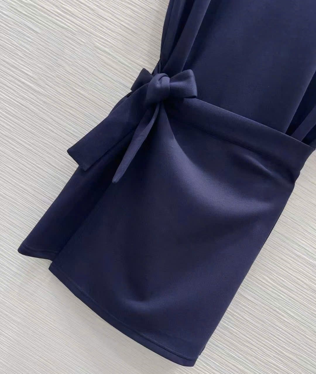 Đầm thun nữ Gucci thắt đai màu xanh coban 4