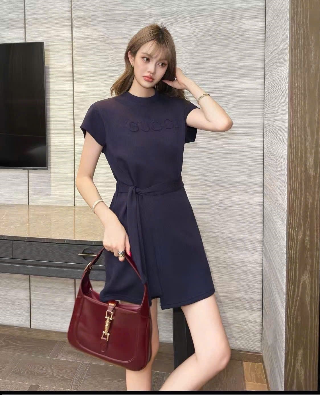 Đầm thun nữ Gucci thắt đai màu xanh coban 9