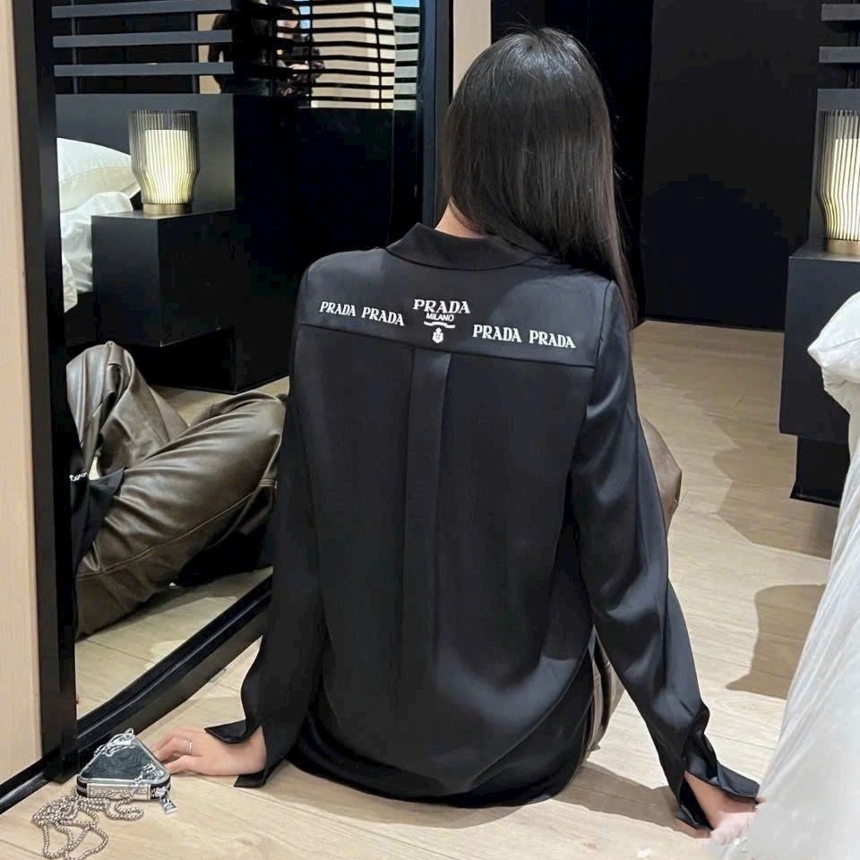 Áo sơ mi lụa nữ màu đen Prada 8