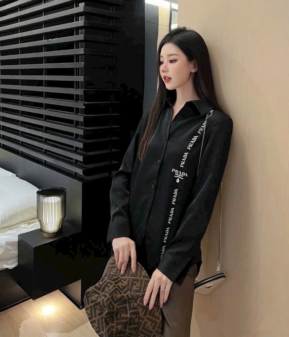 Áo sơ mi lụa nữ màu đen Prada 10