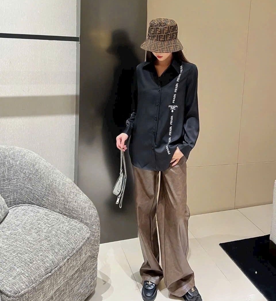 Áo sơ mi lụa nữ màu đen Prada 17
