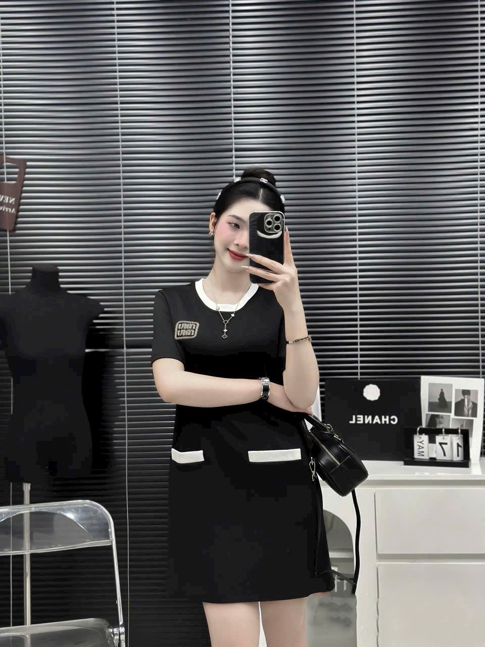Đầm nữ Miu Miu cổ tròn dáng suông 3
