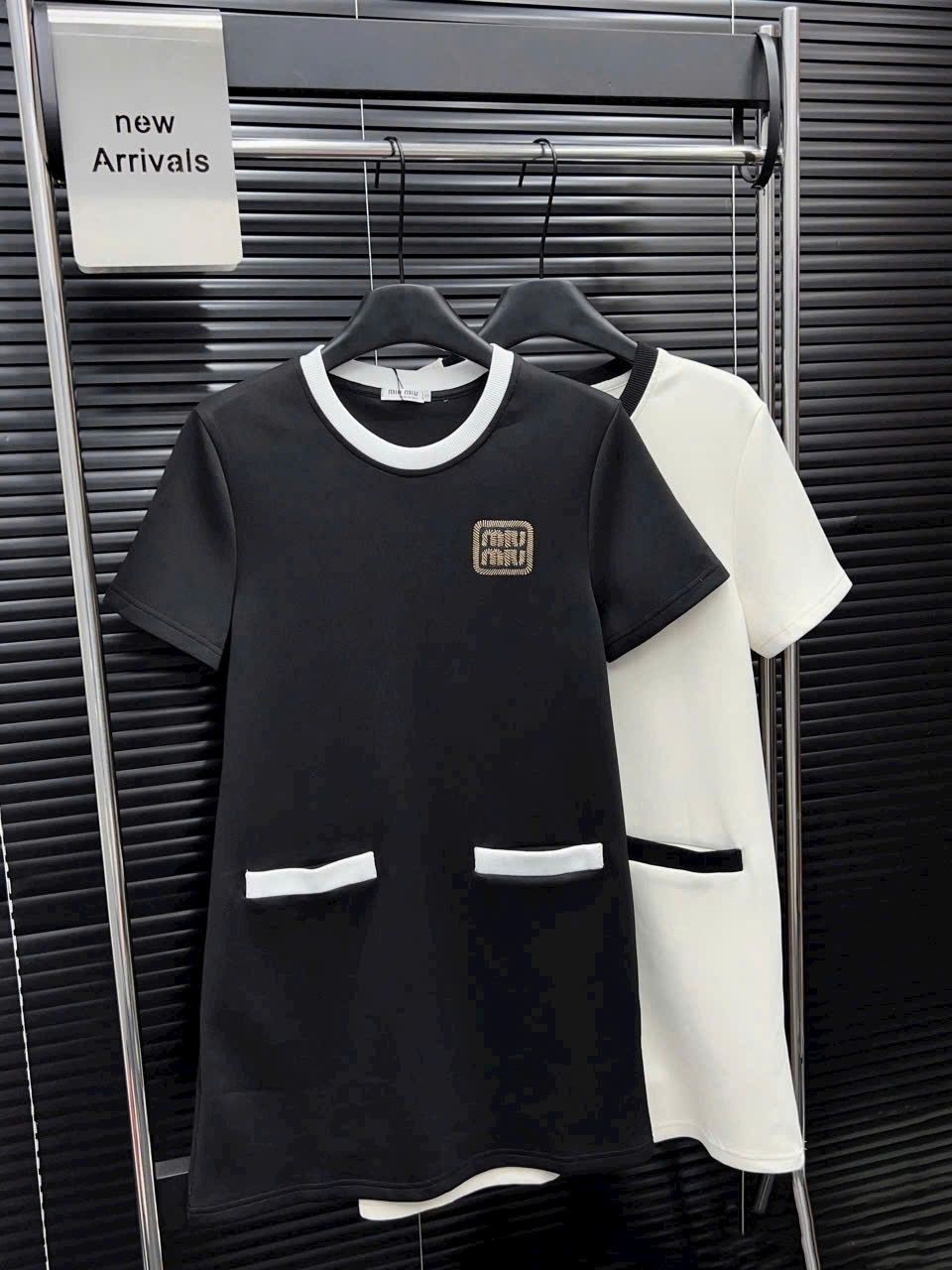 Đầm nữ Miu Miu cổ tròn dáng suông 4