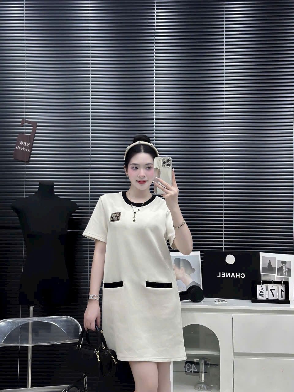 Đầm nữ Miu Miu cổ tròn dáng suông 8
