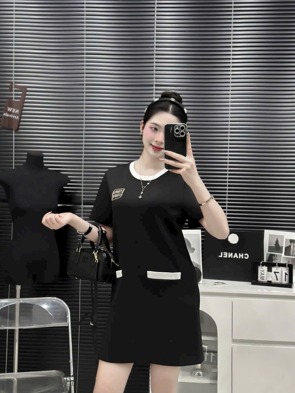 Đầm nữ Miu Miu cổ tròn dáng suông 15