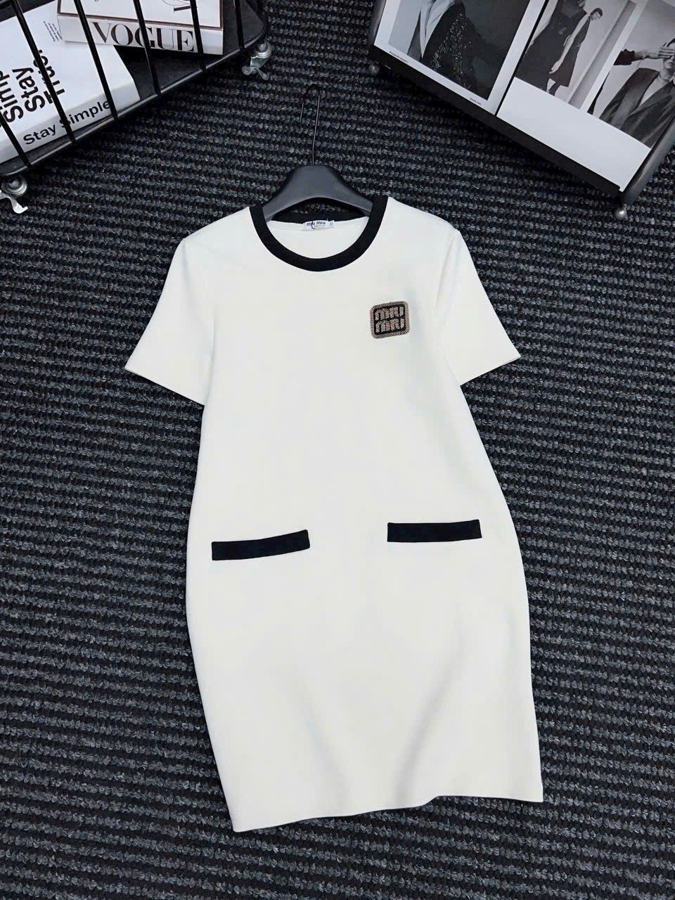 Đầm nữ Miu Miu cổ tròn dáng suông 12