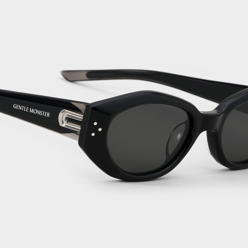 Kính mát Gentle Monster Dada 01 Black Lenses Butterfly Shape Black Acetate Frame 16
