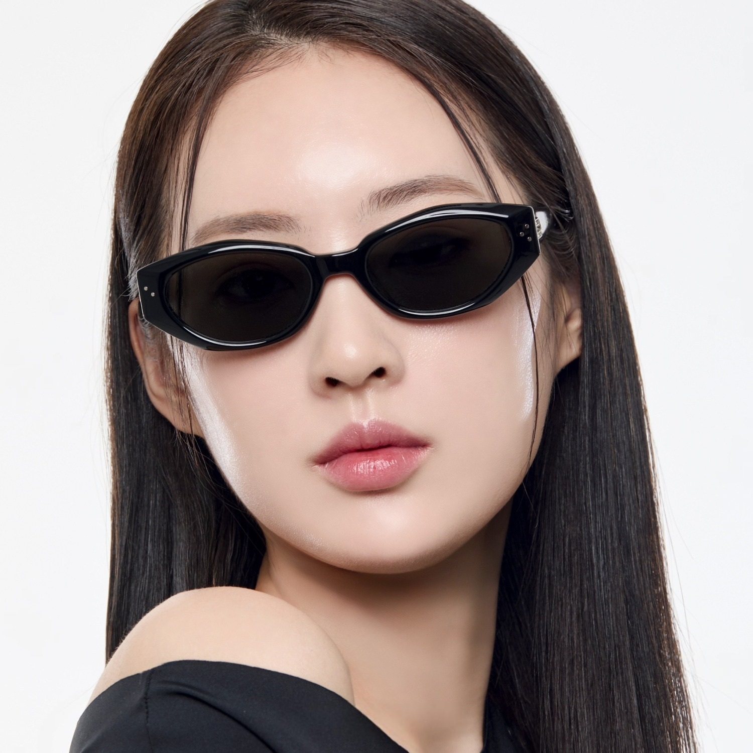 Kính mát Gentle Monster Dada 01 Black Lenses Butterfly Shape Black Acetate Frame 19