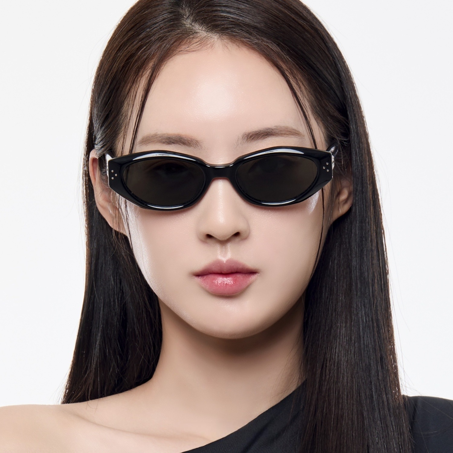 Kính mát Gentle Monster Dada 01 Black Lenses Butterfly Shape Black Acetate Frame 22