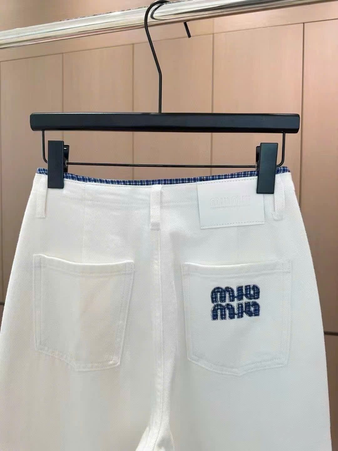 Quần suông dài Miu Miu màu trắng 1