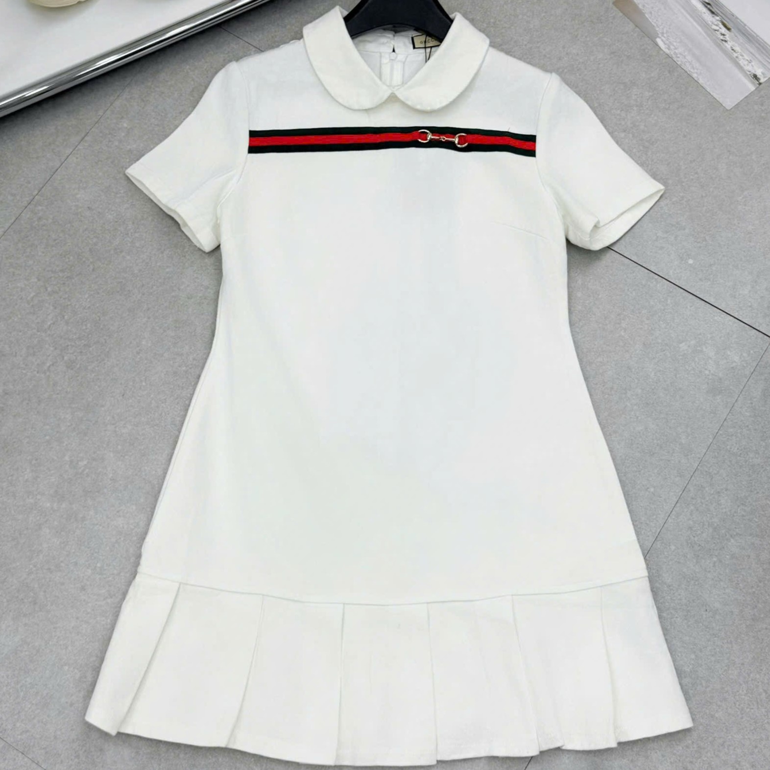 Áo đầm thun có cổ trắng và hồng phấn Gucci 5