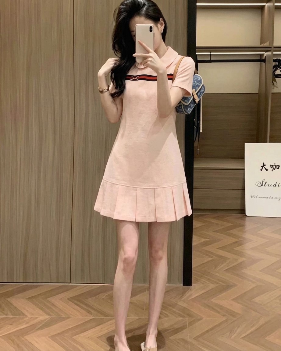 Áo đầm thun có cổ trắng và hồng phấn Gucci 6