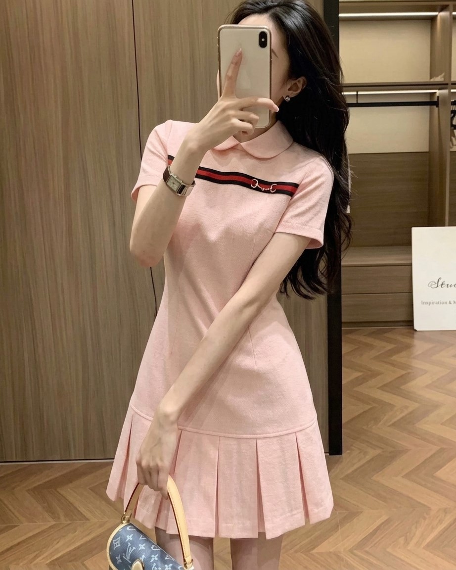 Áo đầm thun có cổ trắng và hồng phấn Gucci 8