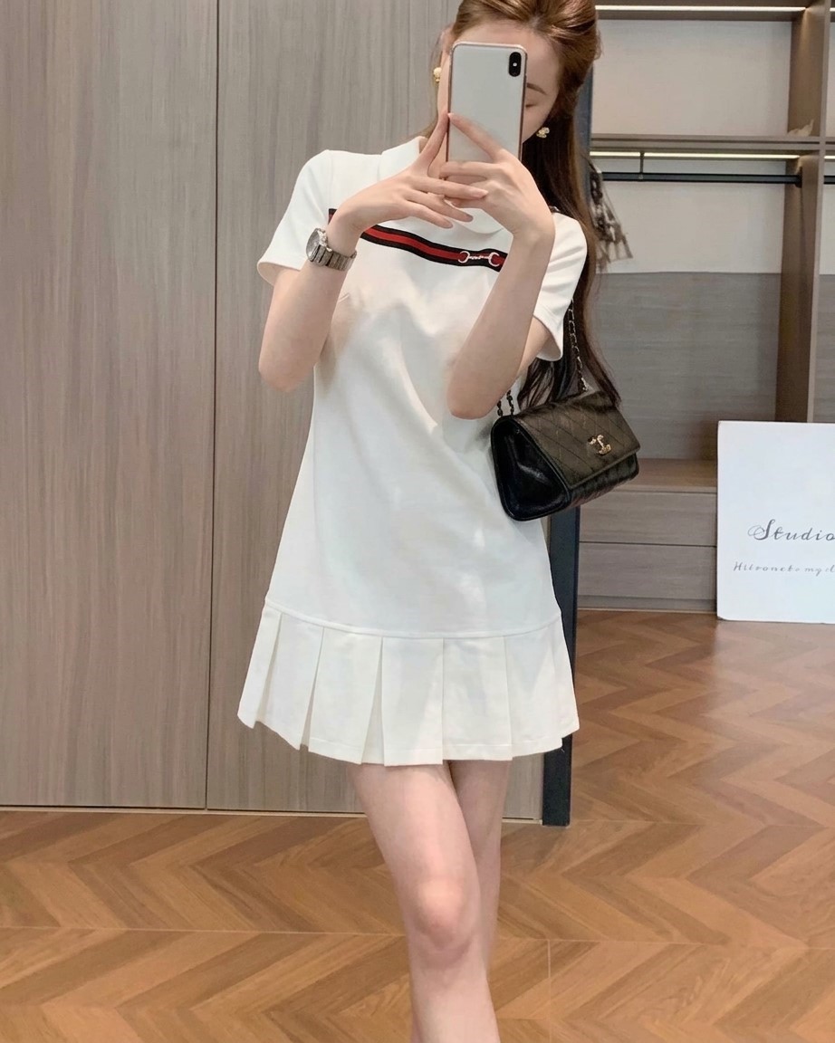 Áo đầm thun có cổ trắng và hồng phấn Gucci 9