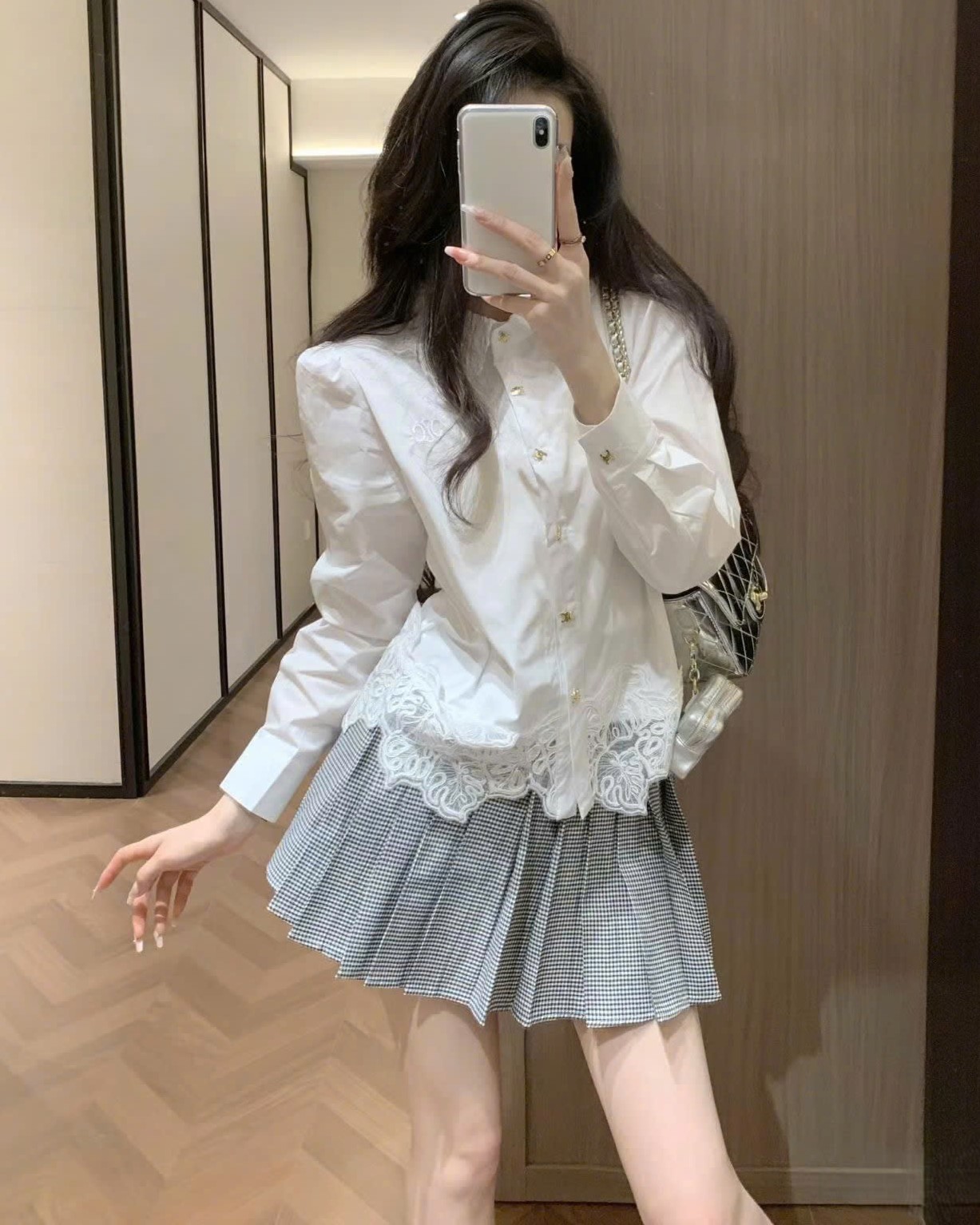 Áo sơ mi trắng phối ren tay dài Celine 1