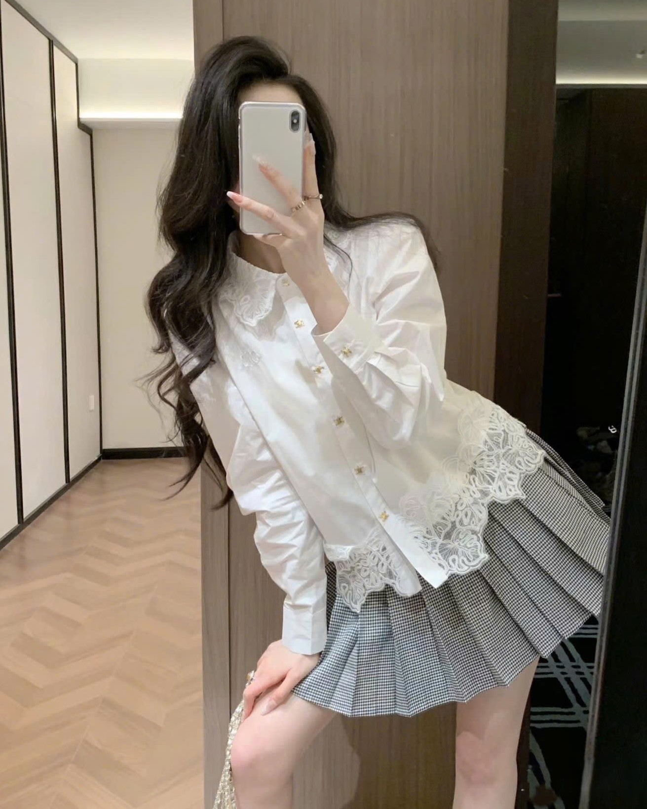 Áo sơ mi trắng phối ren tay dài Celine 3