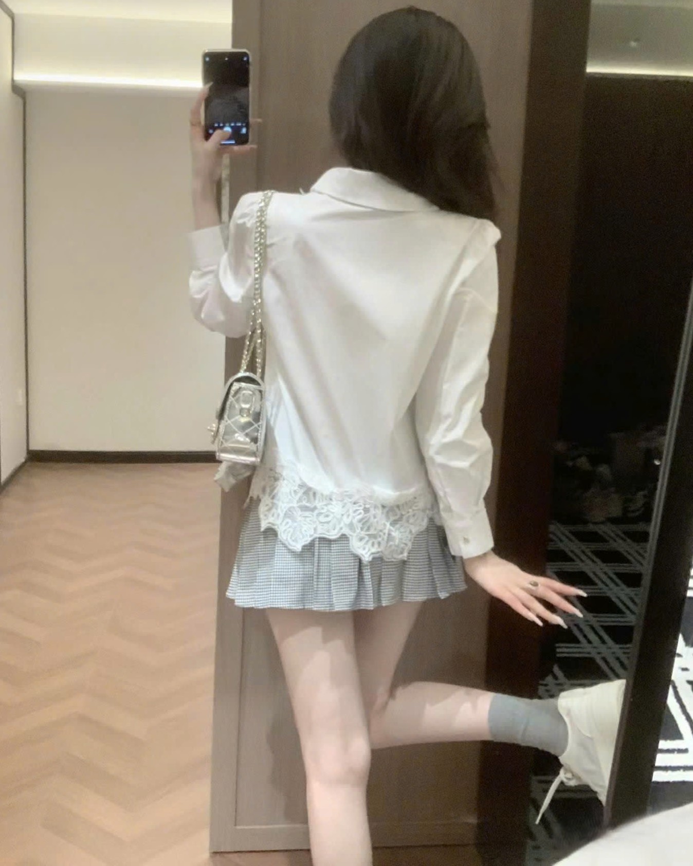 Áo sơ mi trắng phối ren tay dài Celine 4