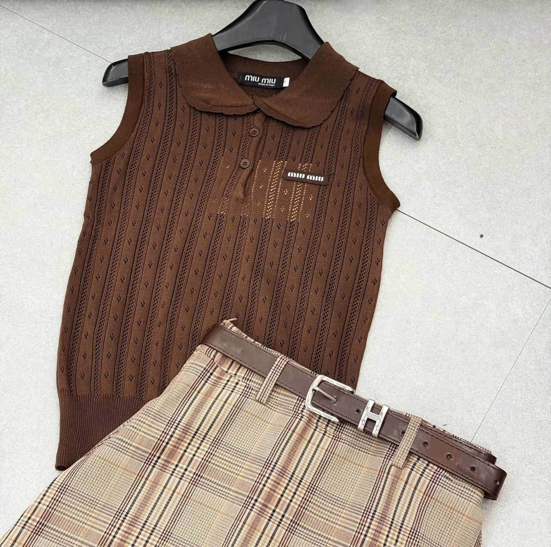 Set nâu áo sát nách váy ngắn Miu Miu 7