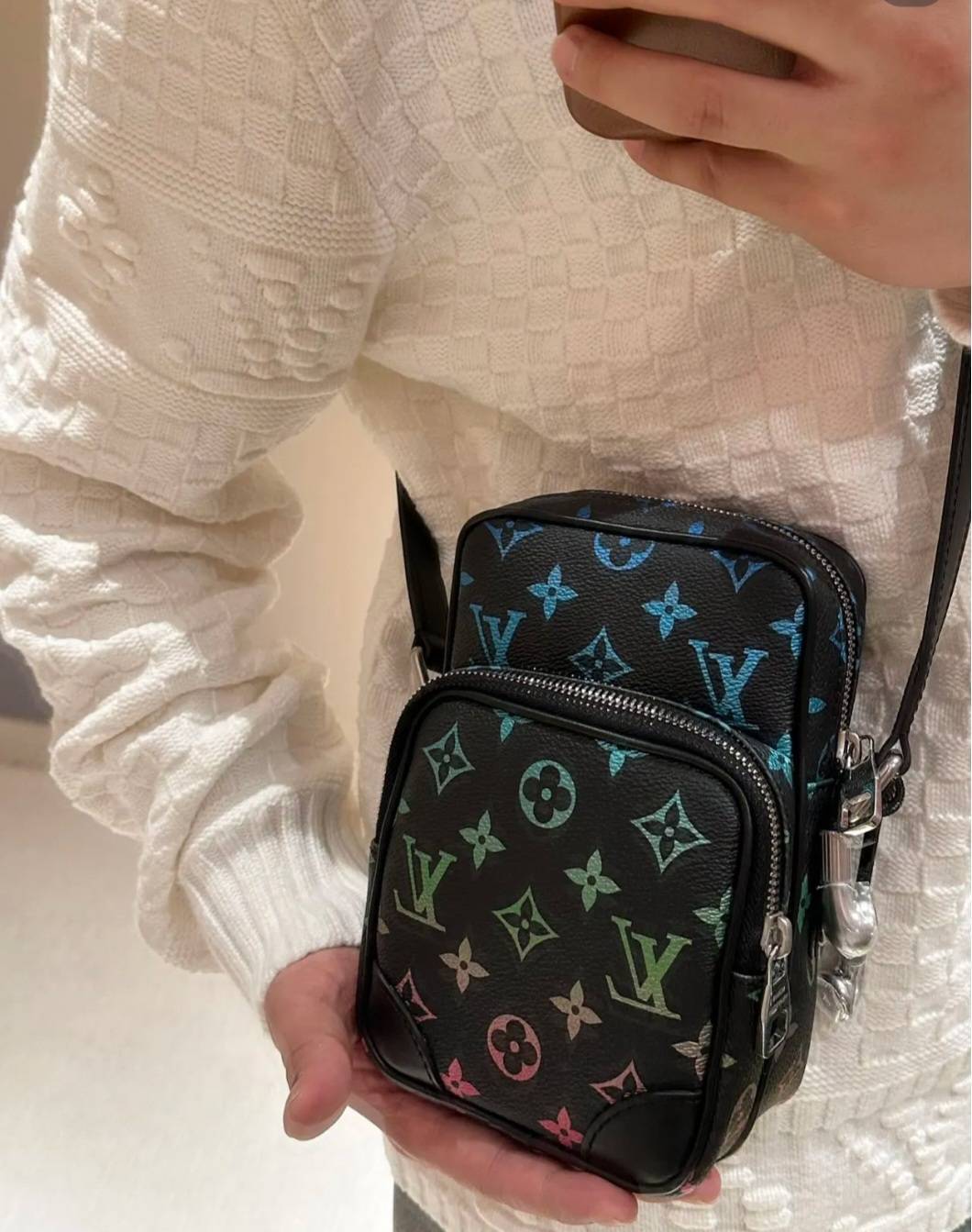 Túi Louis Vuitton Amazon Monogram Iridescent Gradient Black Bag M13898 3