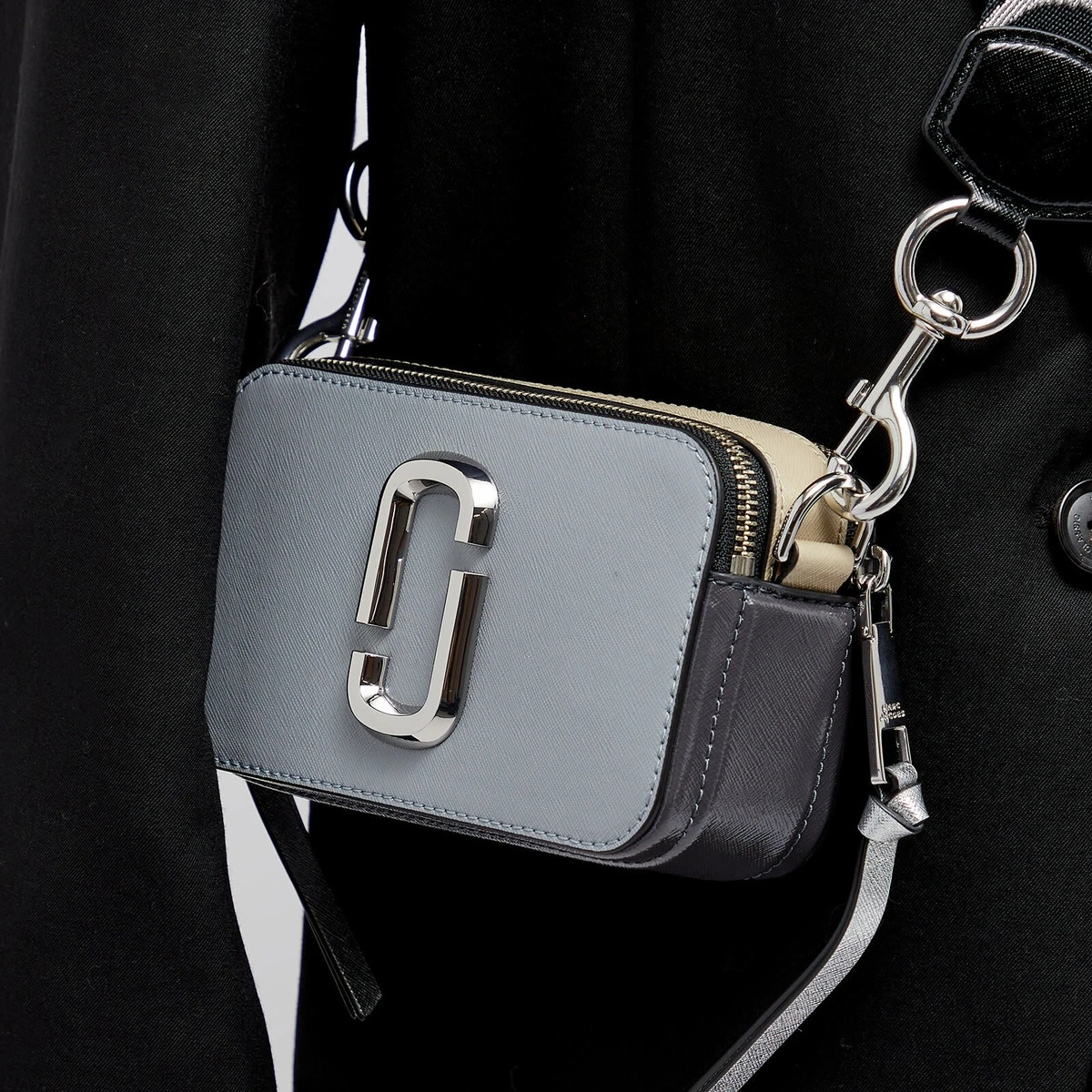 Túi đeo chéo nữ Marc Jacobs màu xám The Snapshot Crossbody Bag In Wolf Grey Multi 6