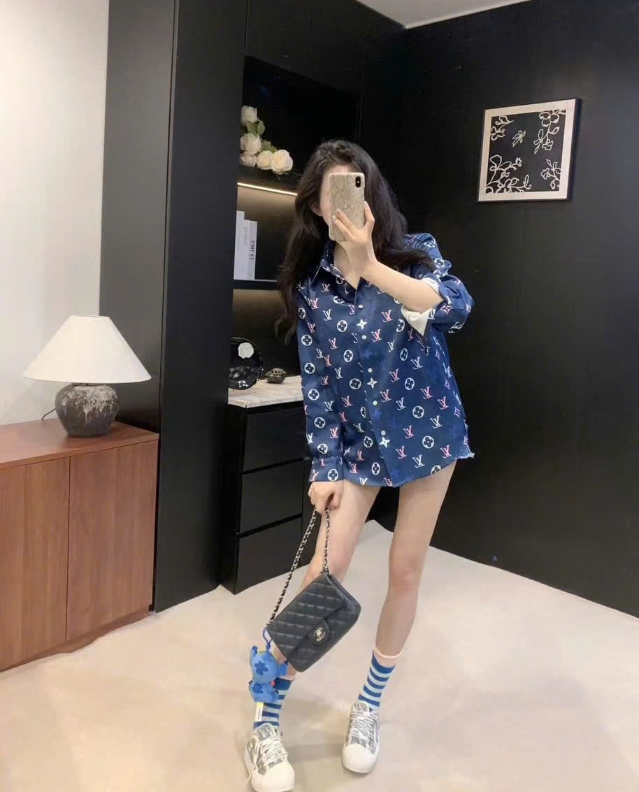 Áo sơ mi tay dài nữ xanh dương đậm họa tiết LV 6