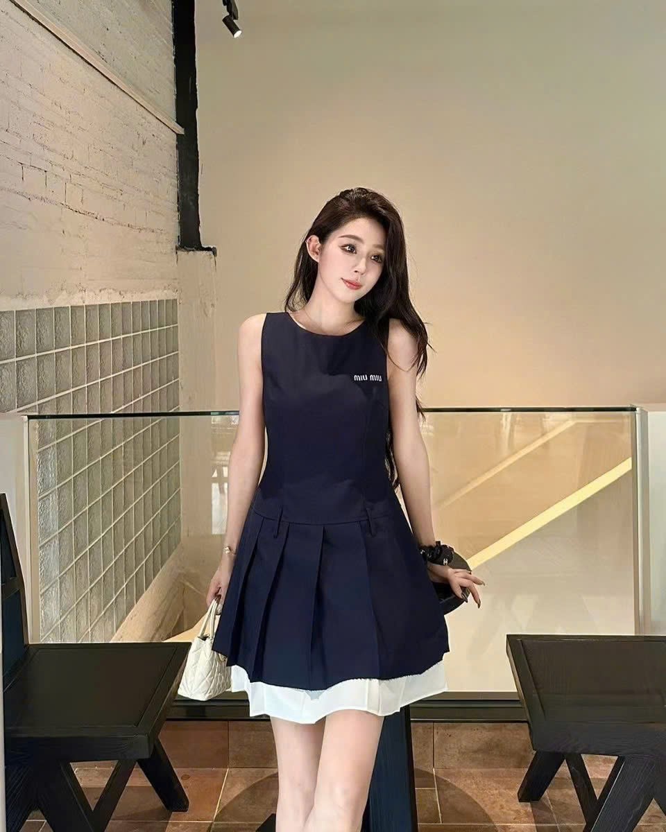 Áo đầm sát nách đen phối viền trắng Miu Miu 4