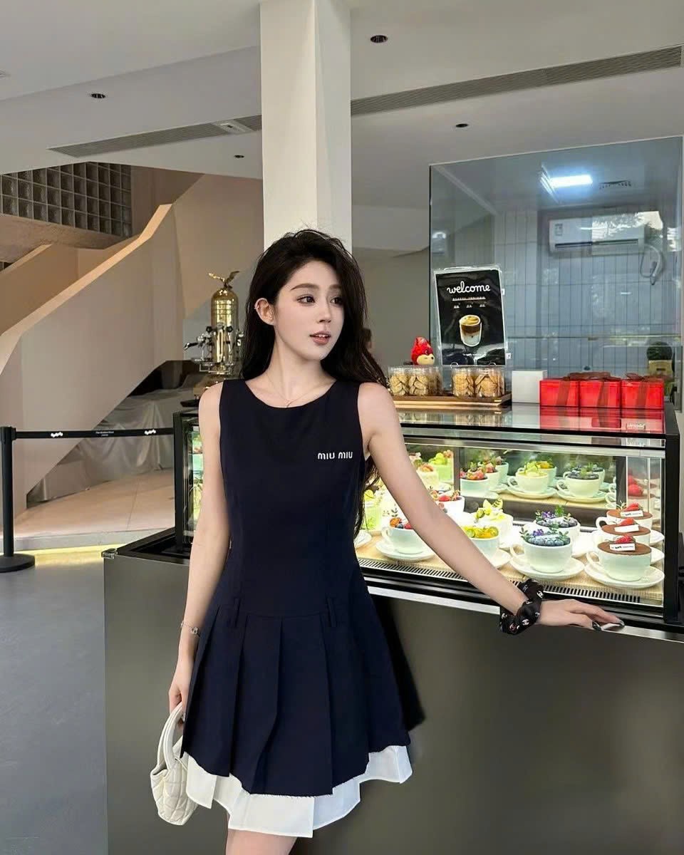 Áo đầm sát nách đen phối viền trắng Miu Miu 5