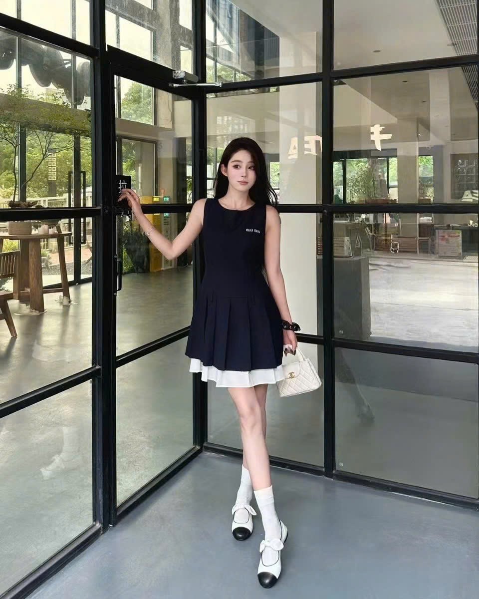 Áo đầm sát nách đen phối viền trắng Miu Miu 6