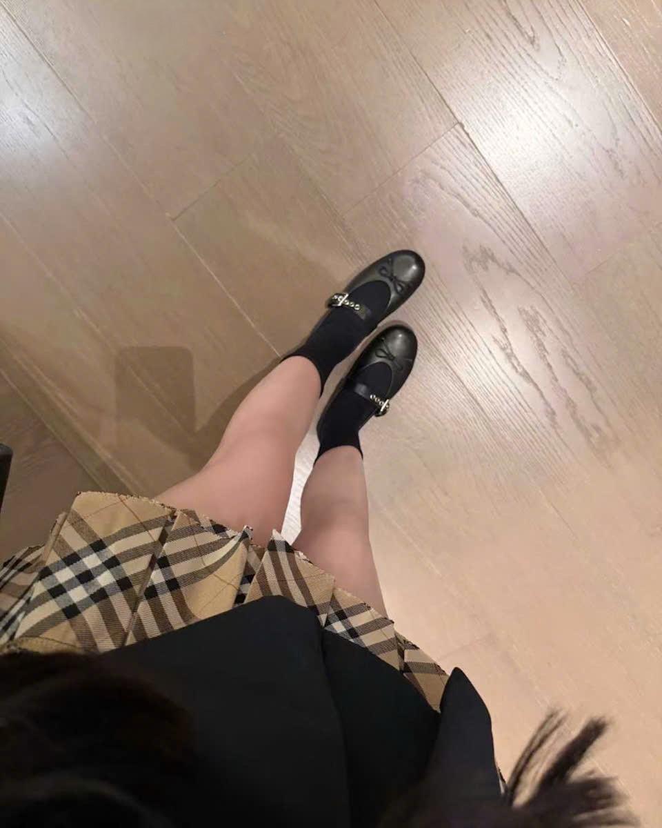 Đầm nữ Burberry cổ vuông sát nách phối nâu dáng xòe 16