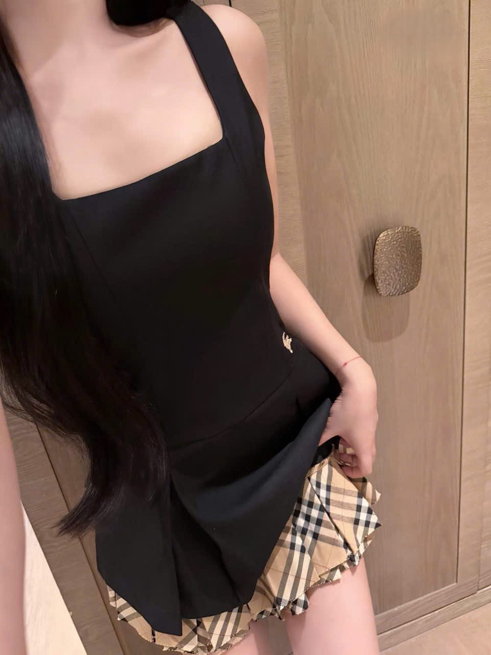 Đầm nữ Burberry cổ vuông sát nách phối nâu dáng xòe 20