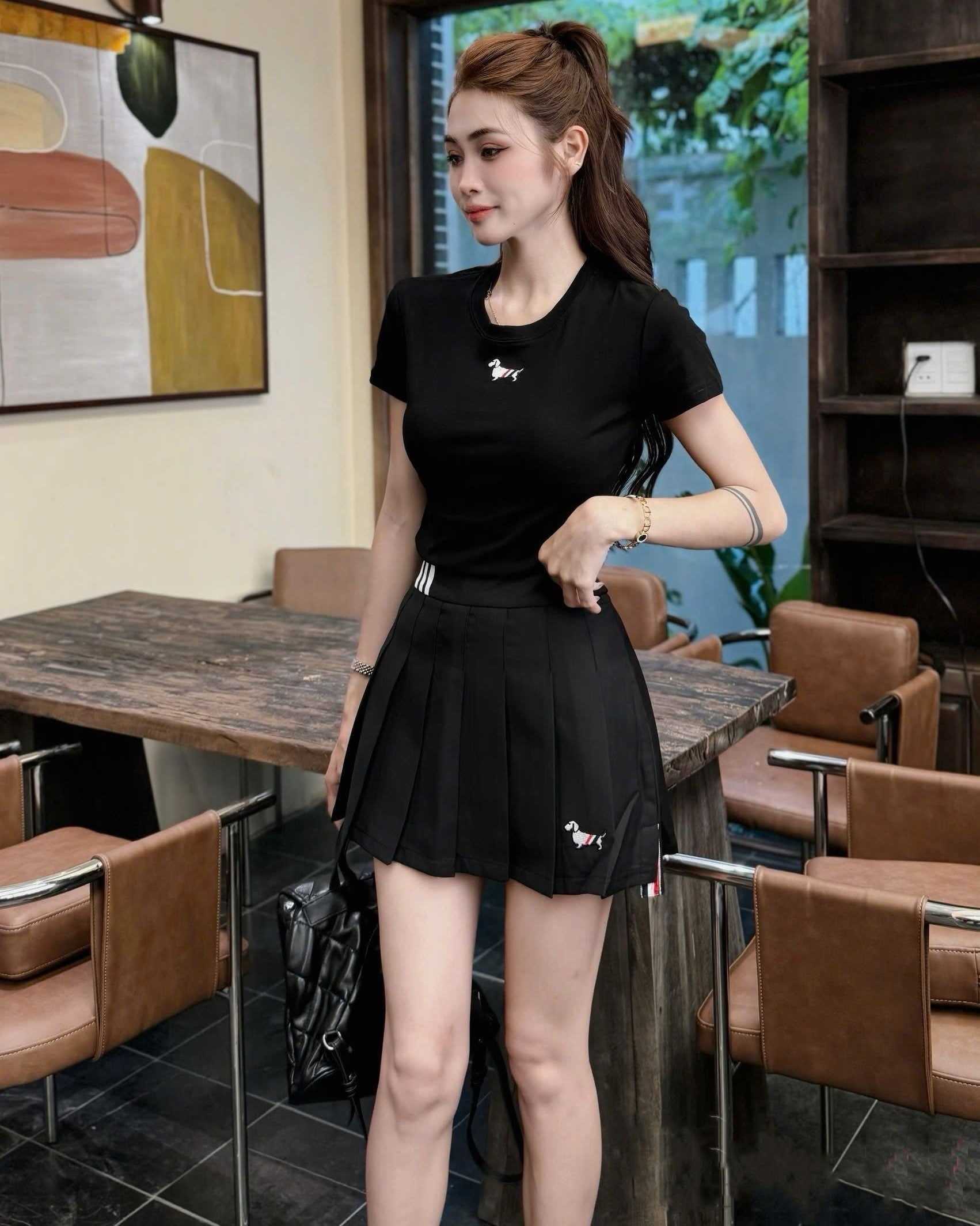 Set bộ áo thun chó váy xếp ly Thom Browne 11