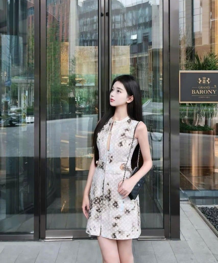 Áo đầm nữ LV sát nách màu loang nâu xám 1