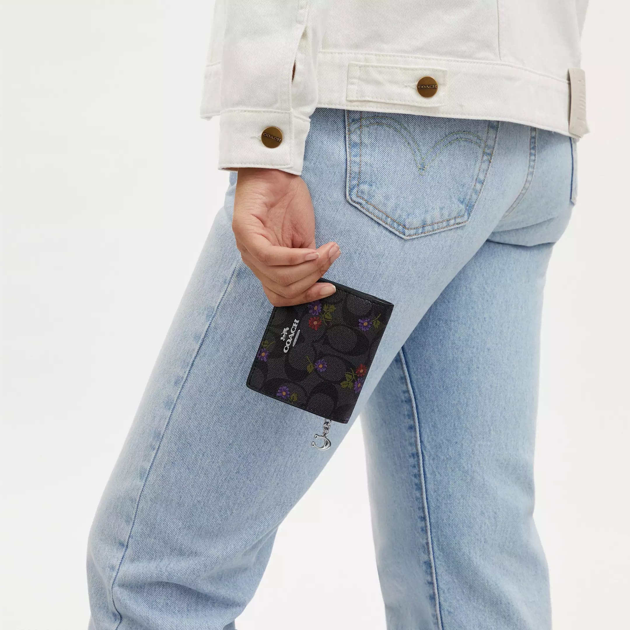 Ví Coach ngắn Snap Wallet In Signature Canvas With Country Floral Print CM973 3