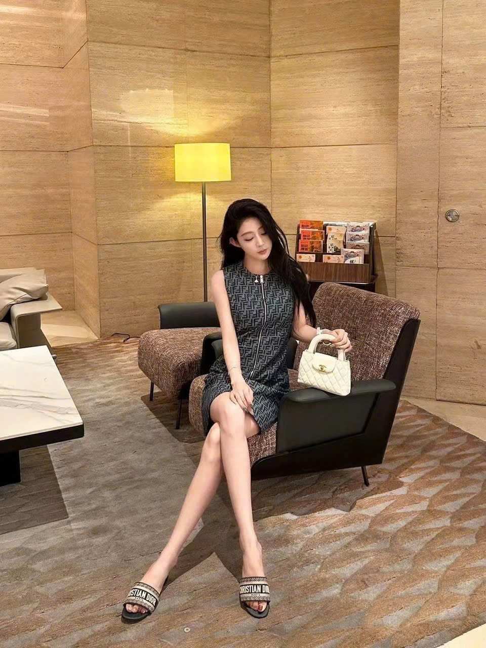 Áo đầm xanh sát nách nữ Fendi 8