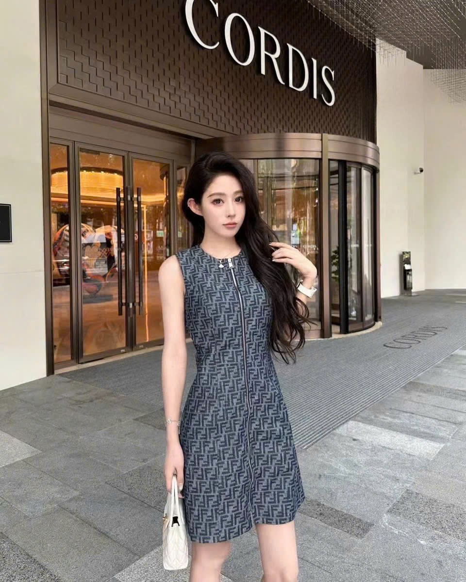 Áo đầm xanh sát nách nữ Fendi 9