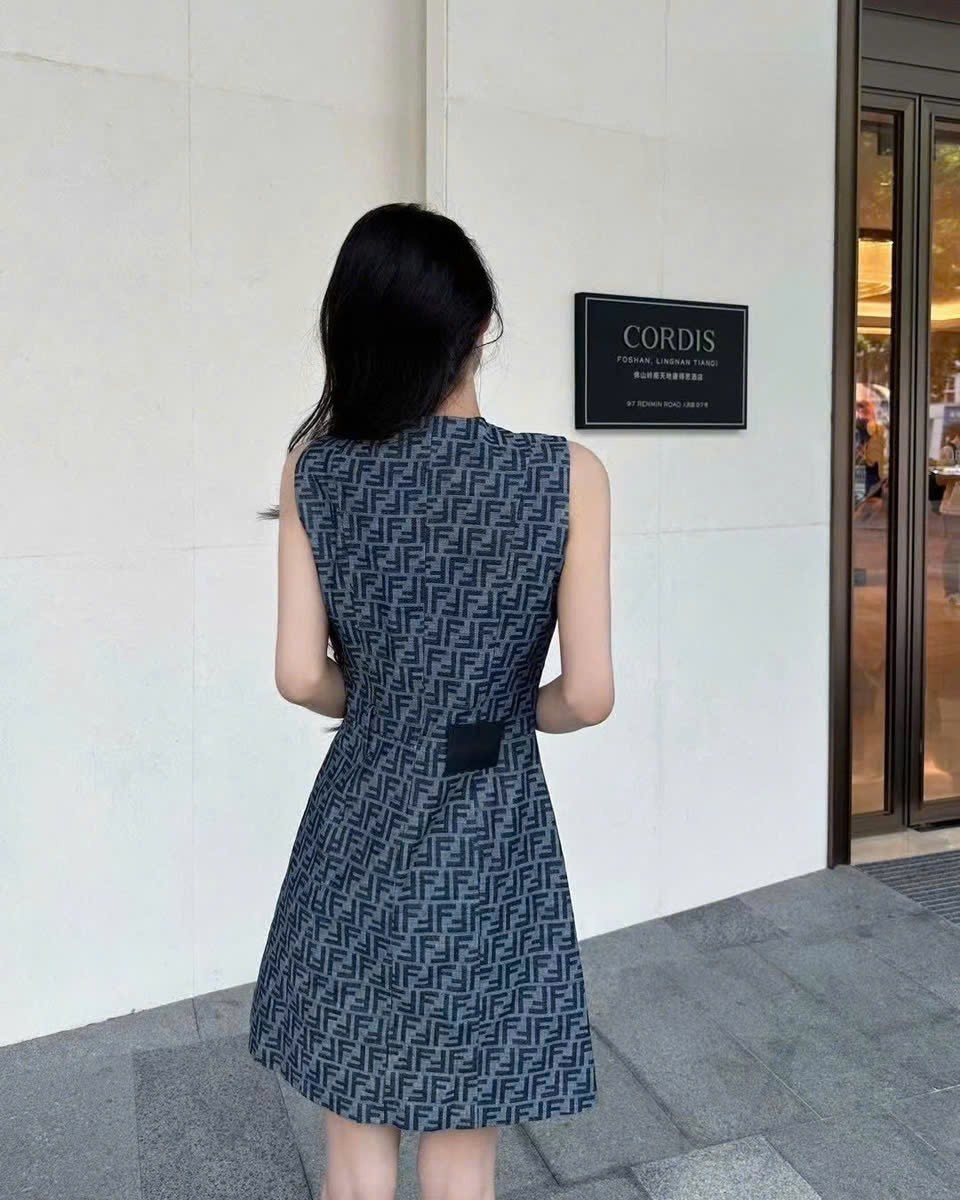 Áo đầm xanh sát nách nữ Fendi 13