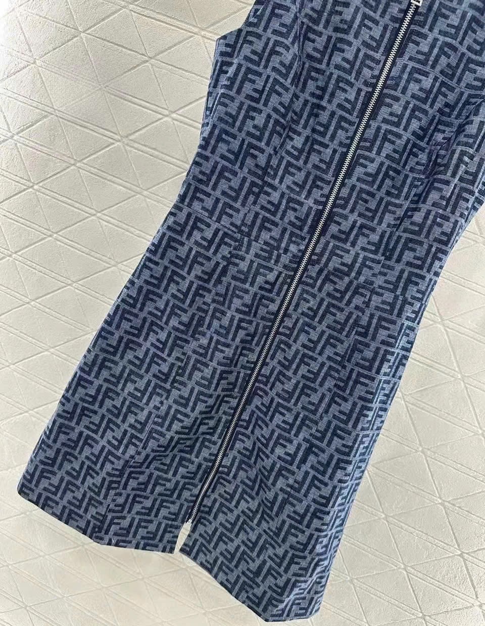 Áo đầm xanh sát nách nữ Fendi 12