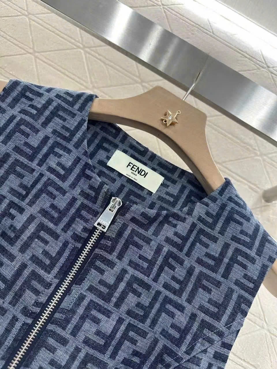 Áo đầm xanh sát nách nữ Fendi 15