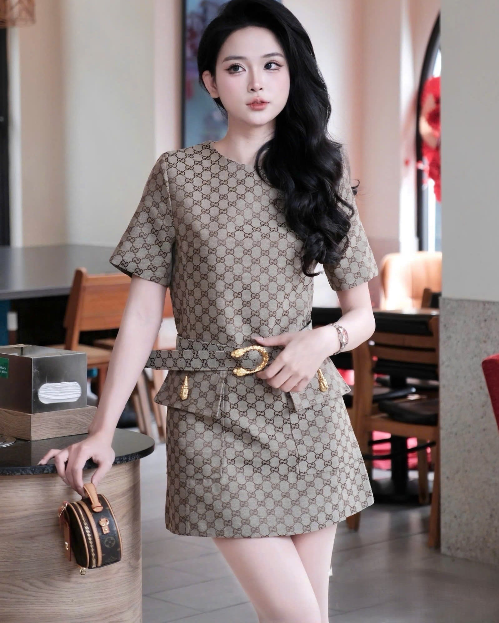 Áo đầm nữ Gucci tay ngắn cổ tròn kèm thắt lưng 6
