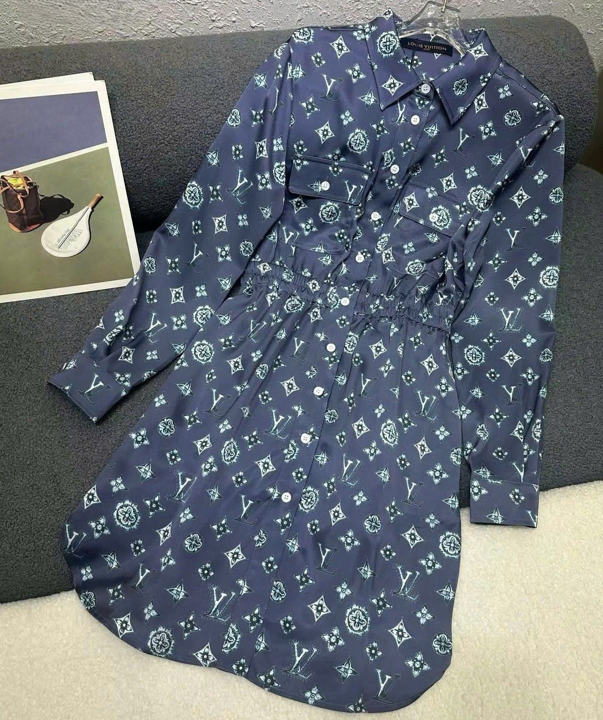 Áo đầm LV nữ tay dài cổ sơ mi bo eo xanh dương và trắng 8