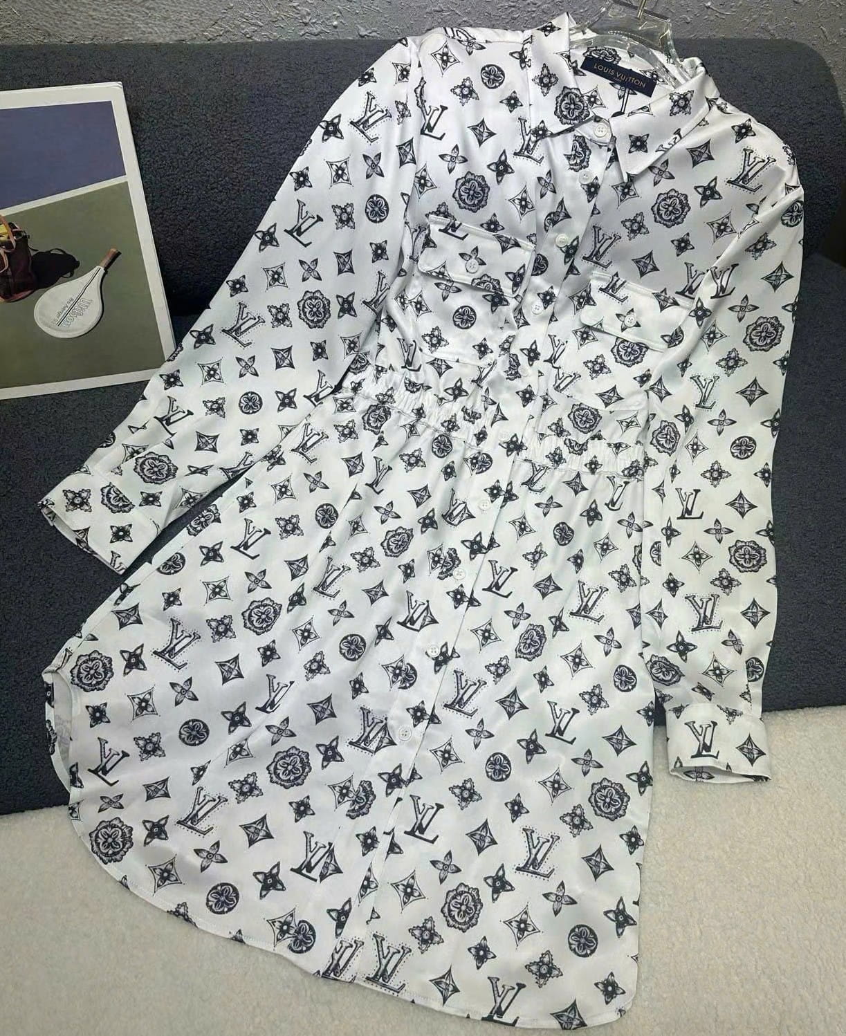 Áo đầm LV nữ tay dài cổ sơ mi bo eo xanh dương và trắng 10