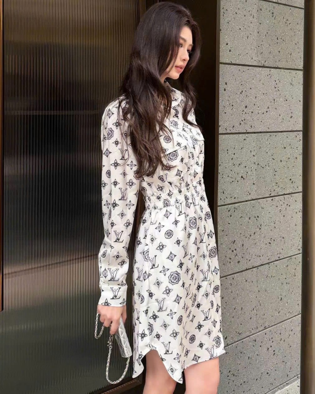 Áo đầm LV nữ tay dài cổ sơ mi bo eo xanh dương và trắng 13