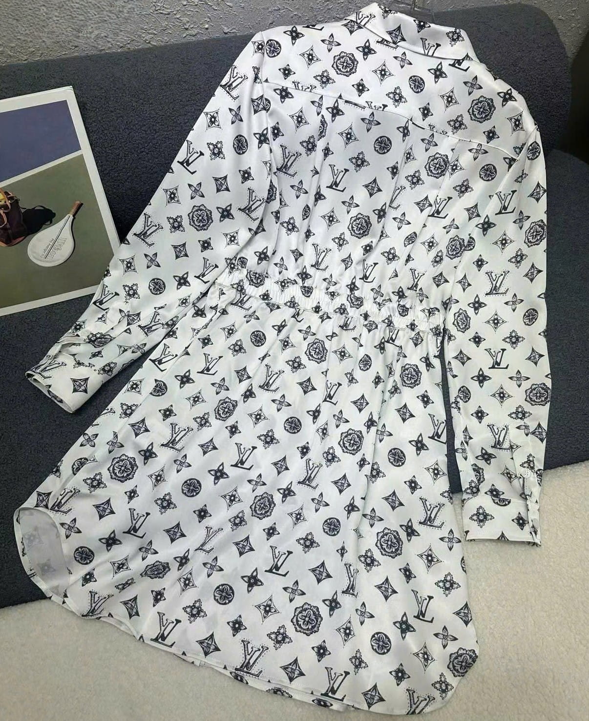 Áo đầm LV nữ tay dài cổ sơ mi bo eo xanh dương và trắng 14