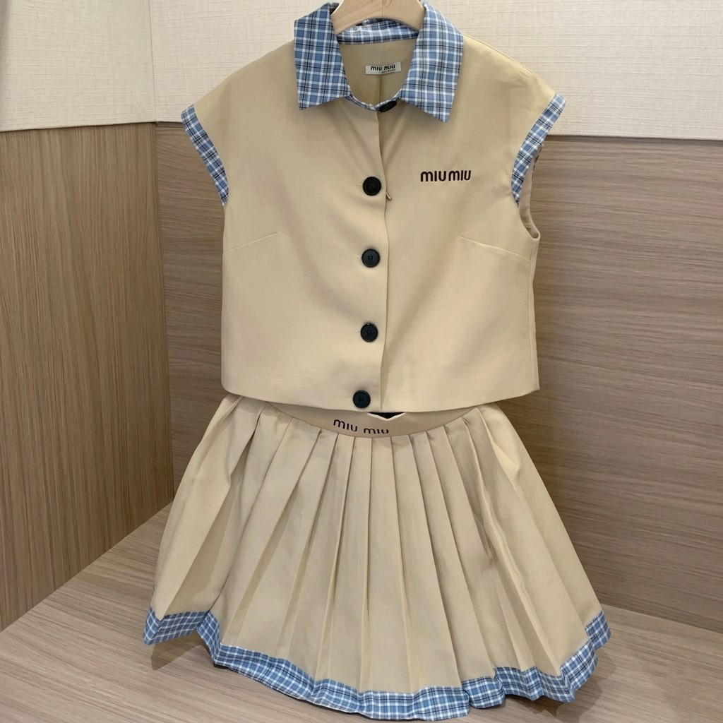 Set áo sát nách ngắn váy xếp ly xanh dương vàng Miu Miu 2